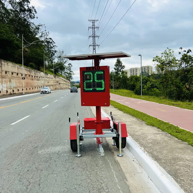 Lombada eletrônica em rodovia de pista dupla