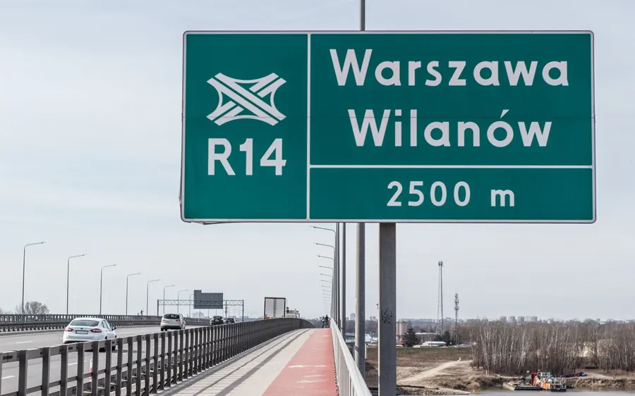 A road sign on Bridge R14 in Warsaw directing towards Wilanów, Poland.