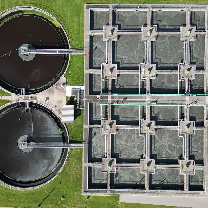 Aerial view of a modern wastewater treatment plant with filtration tanks.